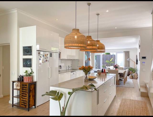 4 BEDROOM HOUSE FOR SALE IN SEA POINT